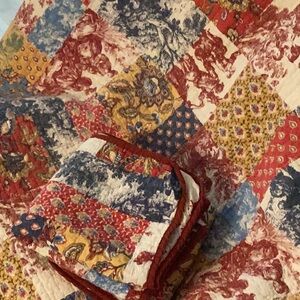 King quilt and shams